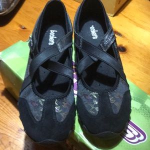 Sketchers active brand new